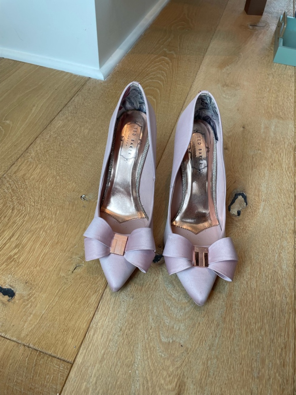 Ted Baker Blush Pink Satin Bow Pointed Toe Heels - Picture 2 of 9